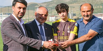 Başkan Öztürk’ün Genç Futbolculara Desteği Devam Ediyor
