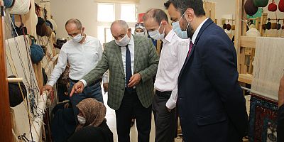 Başkan Öztürk Yahyalı El Halısı Dokuma Kursunu Ziyaret Etti
