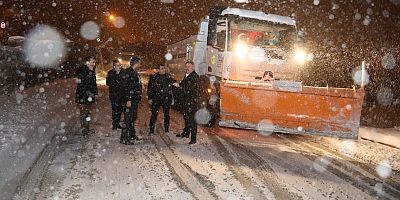 Başkan Palancıoğlu, Gece Geç Saatlere Kadar Karla Mücadele Çalışmasına Katıldı