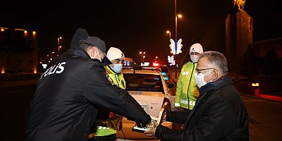Başkan ve Validen Görevlilere Yeni Yıl Ziyareti