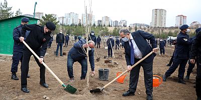 Başkan Yalçın’dan Jandarma Fidanlığına Ağaç