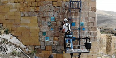 Bayburt Kalesi 800 Yıl Önceki Çini Süslemelerine Kavuşuyor