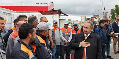 “Bir Ağaç Dalıyla, Budağıyla”