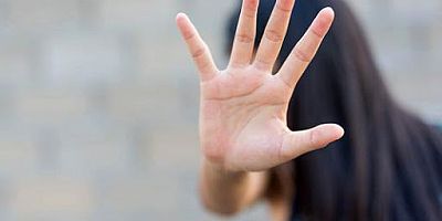 Birlikte alkol aldığı kızı tehdit edip bıçakla yaralayan sanığa 7 ay hapis