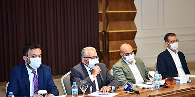 Büyükkılıç, “Erciyes Zirvesi”nde Yatırımcıları Uyardı