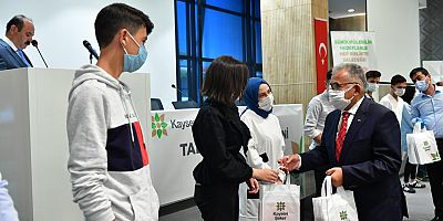 Büyükkılıç Öncülük Etti, Çiftçi Çocuklarına Bin Adet Tablet Dağıtıldı