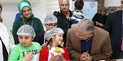 Büyükkılıç, Özel Çocuklarla Hamburger Yapımı Etkinliğinde Buluştu