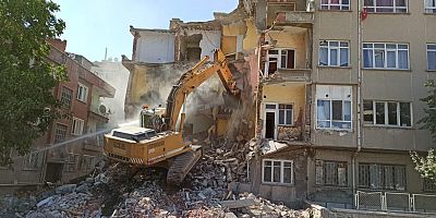 Büyükkılıç: Sahabiye'de Hem Uzlaşma Devam Ediyor Hem de Metruk Binalar Yıkılıyor