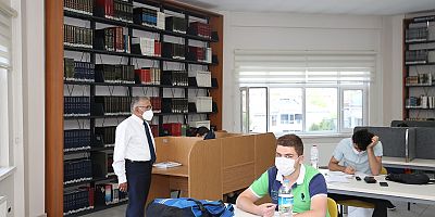 Büyükkılıç, Sezai Karakoç Kütüphanesi’nde Gençlerle Buluştu