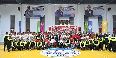 Büyükkılıç, Sporcuların ‘Cumhuriyet’ Coşkusuna Ortak Oldu