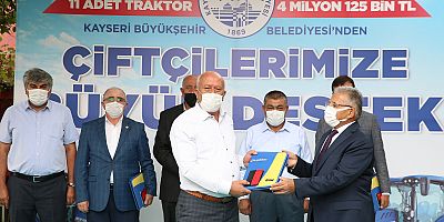 Büyükşehir, 6 Traktörü Daha Çiftçinin Hizmetine Sundu