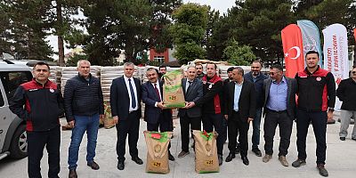 Büyükşehir'den Doğal Afetler Nedeniyle Mağdur Olan Bin Çiftçiye 250 Ton Tohum Desteği
