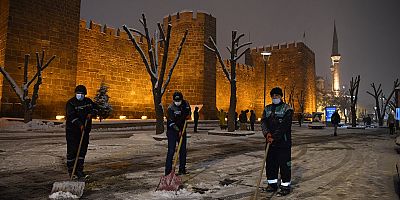 Büyükşehir Ekipleri 218 Mahalle Yolunu Ulaşıma Açtı