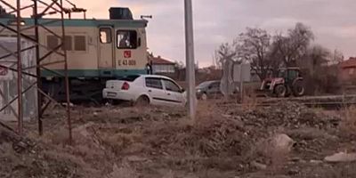 Büyüktuzhisar'da Tren Araca Çarptı