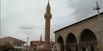 Cami Cemaatinden Minare Uyarısı