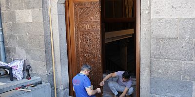 Cami Kebir'in Tarihi Kapıları Aslına Uygun Şekilde Restore Edildi