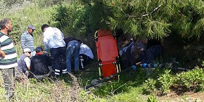 Çapa Makinesine Bacağını Kaptırdı, Kurtarmak İsteyen Eşi De Yaralandı