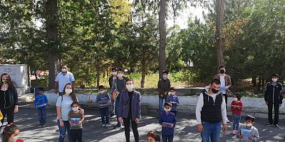 CHP Kayseri Gençliğinden Minik Öğrencilerle Kırtasiye Yardımı