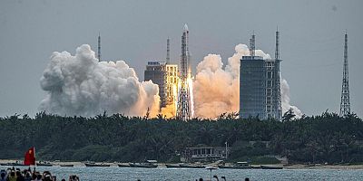 Çin'in Uzaya Gönderdiği Roket Kontrolden Çıktı; Parçaların Nereye Düşeceği Bilinmiyor