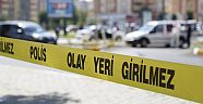 Cinnet Getirdi, Önce Annesine, Sonra Kendi Kafasına Sıktı!