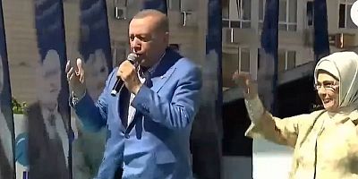 Cumhurbaşkanı Erdoğan, Konuşma Öncesi Şarkı Söyledi