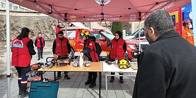 Deprem Haftası’nda Meydanda Afet Bilinci İçin Stant Açıldı