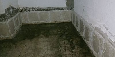 Deprem Sonrası Zeminden Su Alan Apartman Sakinleri Tedirgin