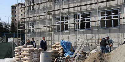Depremde Hasar Gördüğü İçin Yıkılan Okulların Yerine Yeni Binalar Yükseliyor