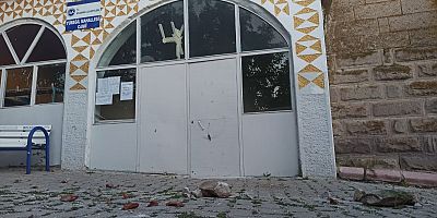Depremde Hasar Gören Cami İbadete Kapatıldı