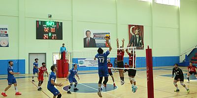 Develi Belediyesi Voleybol Kulübü Zirvede
