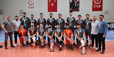 Develi Belediyespor Şampiyonluk Kupasını Kaldırdı