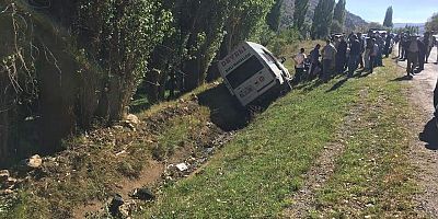 Develi'de Minibüs Devrildi