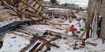Develi’de Şiddetli Rüzgar Besi İşletmesinin Çatısını Uçurdu
