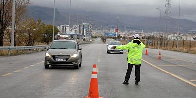 Develi İlçe Protokolü Sürücüleri Uyardı