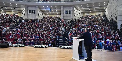 Doktor Başkan, ERÜ Tıp Fakültesi'nin Yeni Öğrencilerine Beyaz Önlük Giydirdi