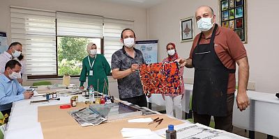 Doktorlar KAYMEK Bünyesinde Ebru Sanatı Eğitimi Aldı