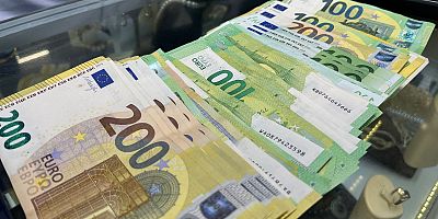 Dolar ve Euro 2022’nin Zirvesinde 
