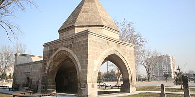 Dörtayak Türbesi Aslına Uygun Restore Edildi