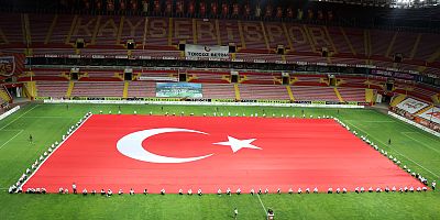 Dünyanın En Büyük Türk Bayrağı Kayseri'de Üretildi