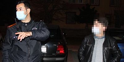  'Dur' İhtarına Uymayarak Polis Aracına Çarpıp Kaçtı, Evinde Yakalandı