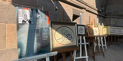 Ebru sanatçısı Öksüz, İlk Kişisel Sergisini Tarihi Medresede Açtı