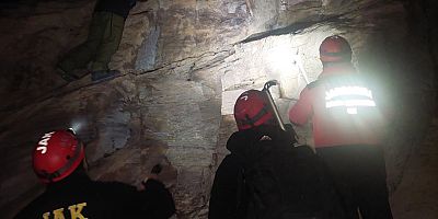 Ekipler Erciyes Dağında Mahsur Kalan Turisti Kurtardı
