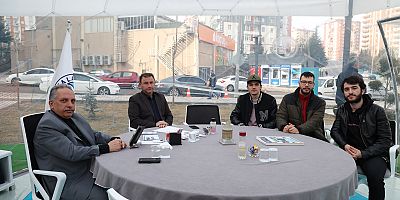 Elbistan’da Kol Kola, Şeffaf Odada Baş Başa