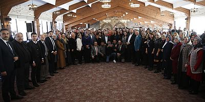 “Eli Öpülesi Öğretmenleri Baş Tacı Ediyoruz”