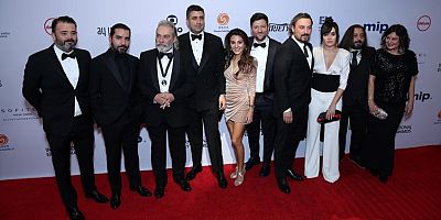 Emmy Alan Haluk Bilginer İstanbul’a Döndü