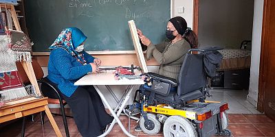 Engelli Bireyler El İşi Yaparak Aile Ekonomisine Katkı Sağlıyor