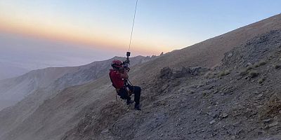 Erciyes Dağında Mahsur kalan 3 dağcıdan 1'i öldü