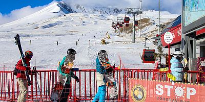 Erciyes Kayak Merkezi'nde Yeni Yıl Öncesi Turist Yoğunluğu