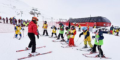 Erciyes'te Belediyenin Kayak Kursları Başladı