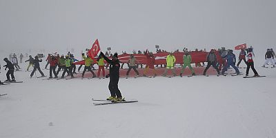 Erciyes'te Buluşan 130 Kayakçı İdli Şehitlerini Unutmadı